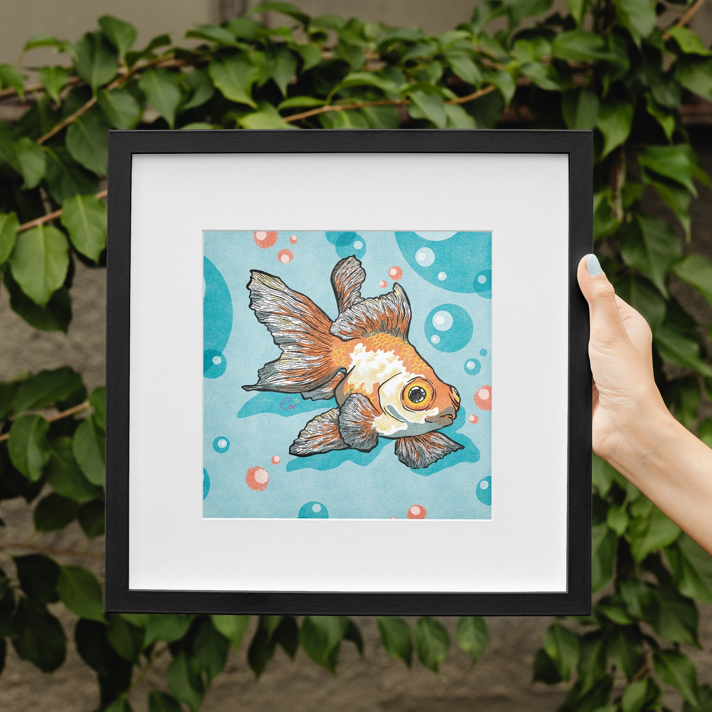 Digital illustration of a gold fish in turquoise water. Technic used for the illustration is risography, with combination of range yellow and blue tones.
The illustration is place in a framed picture, displayed outdoors.